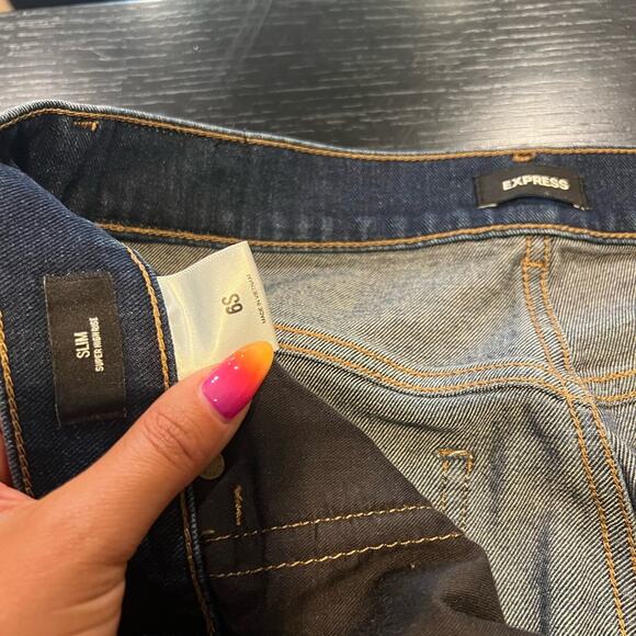 Express Slim Super High Rise Dark Wash with Tears at Knee Size 6S - Picture 5 of 8